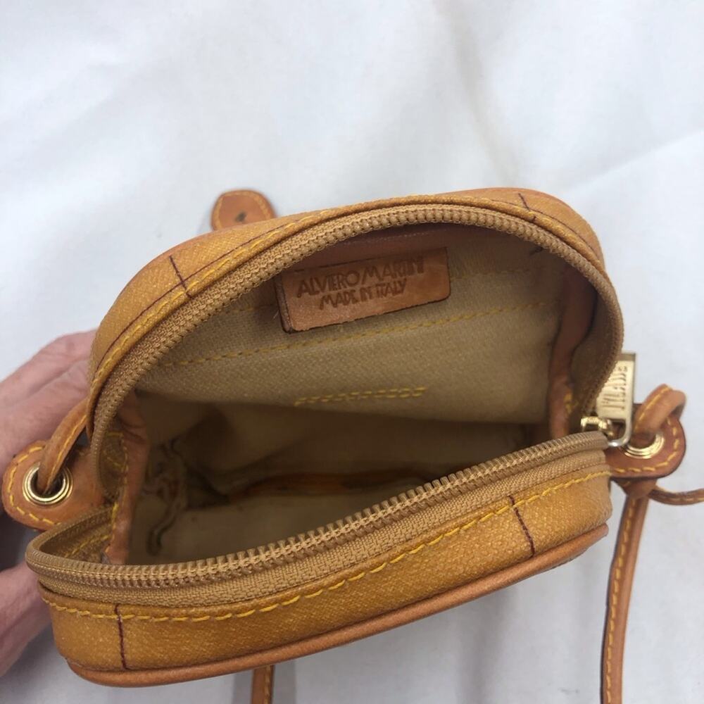 Alverio Martin Classe Geo Tan Leather Crossbody Bag - Picture 10 of 16
